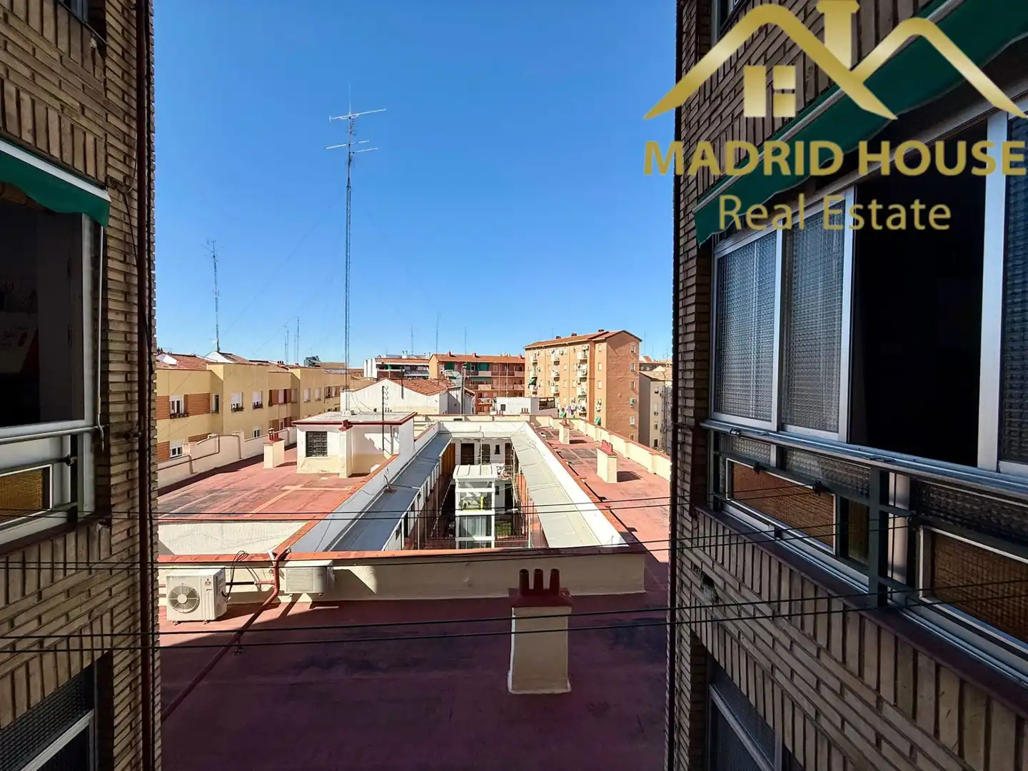 Außenansicht von Wohnung zum Verkauf in Madrid mit Heizung und Terrasse