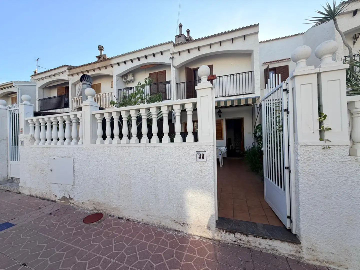 Vista exterior de Casa o xalet en venda en Santa Pola amb Aire condicionat, Calefacció i Jardí privat