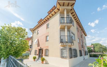 Vista exterior de Pis en venda en Villaviciosa de Odón amb Aire condicionat, Terrassa i Balcó