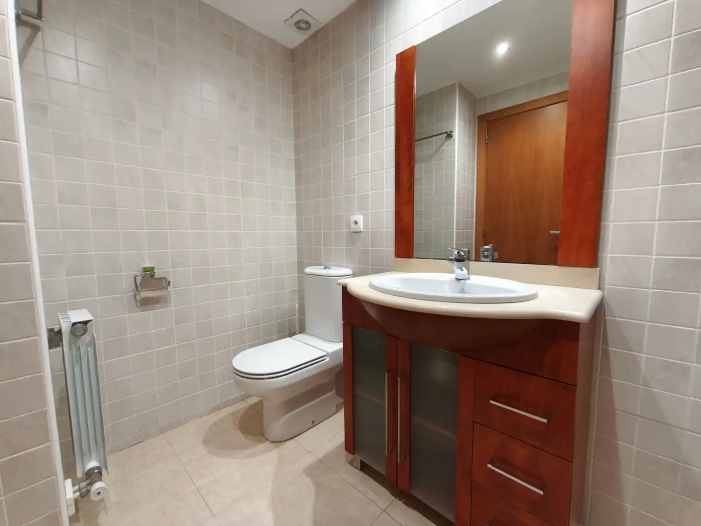 Bathroom of Flat for sale in Salt  with Heating, Private garden and Parquet flooring