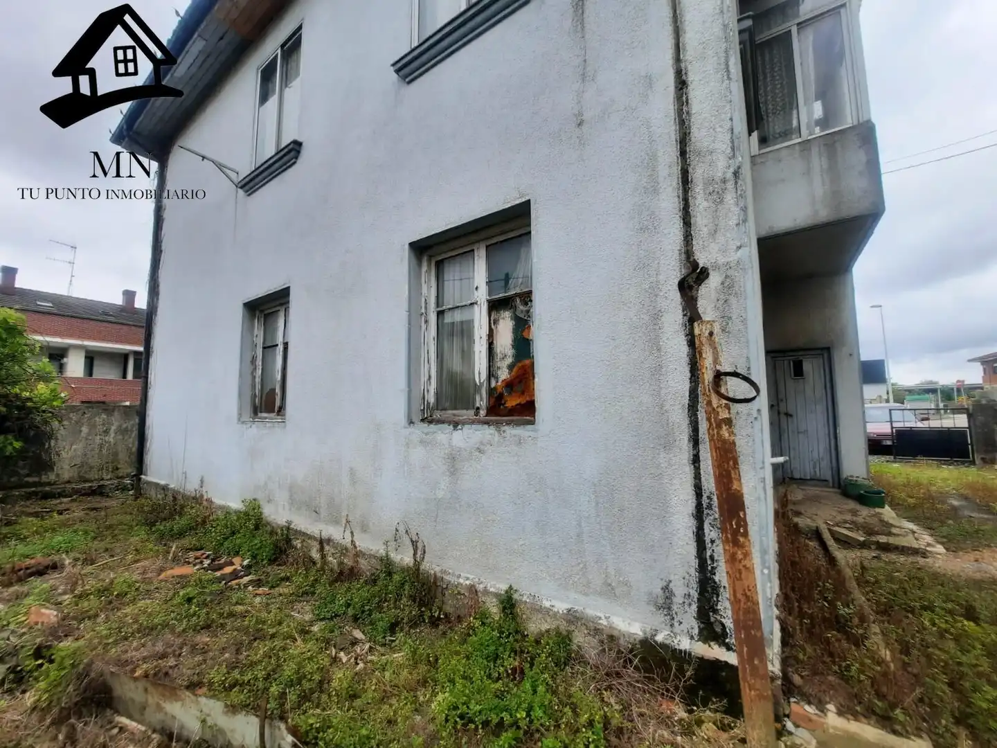 Vista exterior de Casa o xalet en venda en Torrelavega  amb Jardí privat