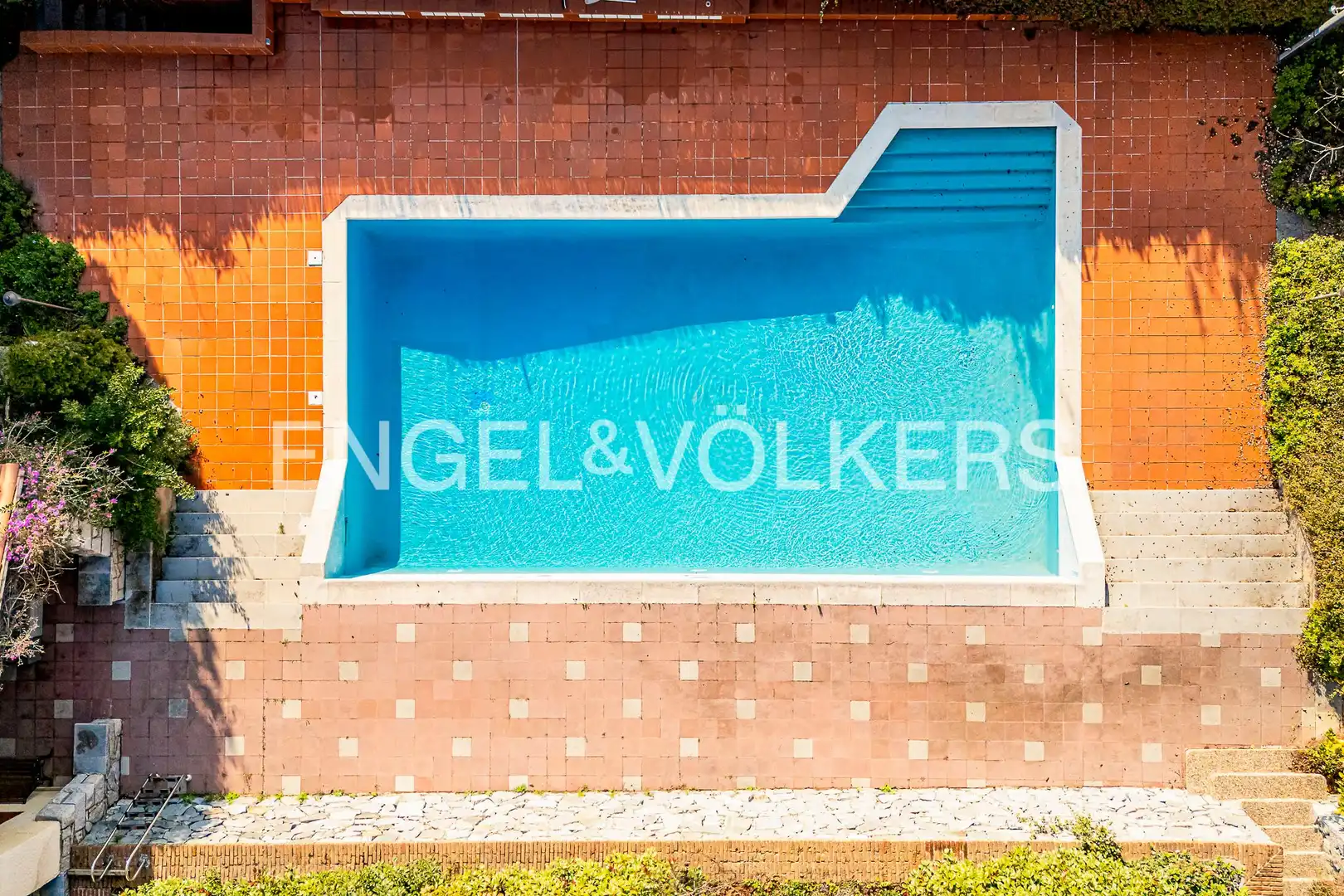 Swimming pool of Houses for sale in Cerdanyola del Vallès  with Air Conditioner, Heating and Private garden