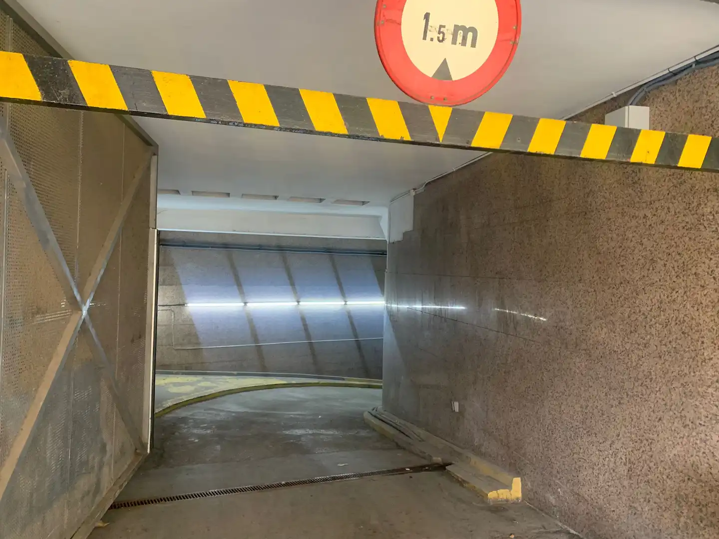 Aparcamiento con ascensor en venta en La Rambla 88, imagen 3