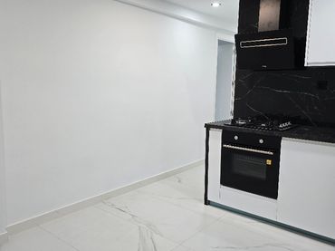 Pis amb balcó en venda a Oliver-Valdefierro