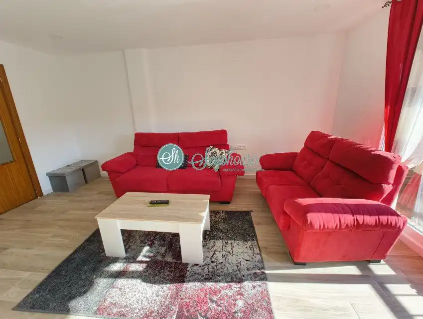 Sala d'estar de Pis de lloguer en Segovia amb Calefacció, Terrassa i Balcó