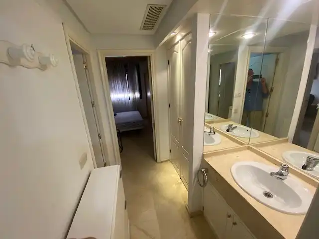 Bany de Apartament de lloguer en Sevilla amb Aire condicionat, Moblat i Forn