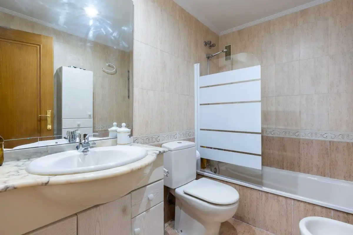Baño de Piso en venta en Valencia con Aire acondicionado, Calefacción y Jardín privado