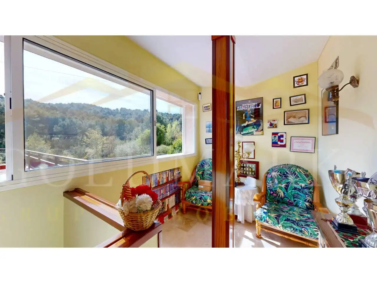 Sala d'estar de Casa o xalet en venda en Corbera de Llobregat amb Aire condicionat, Calefacció i Jardí privat