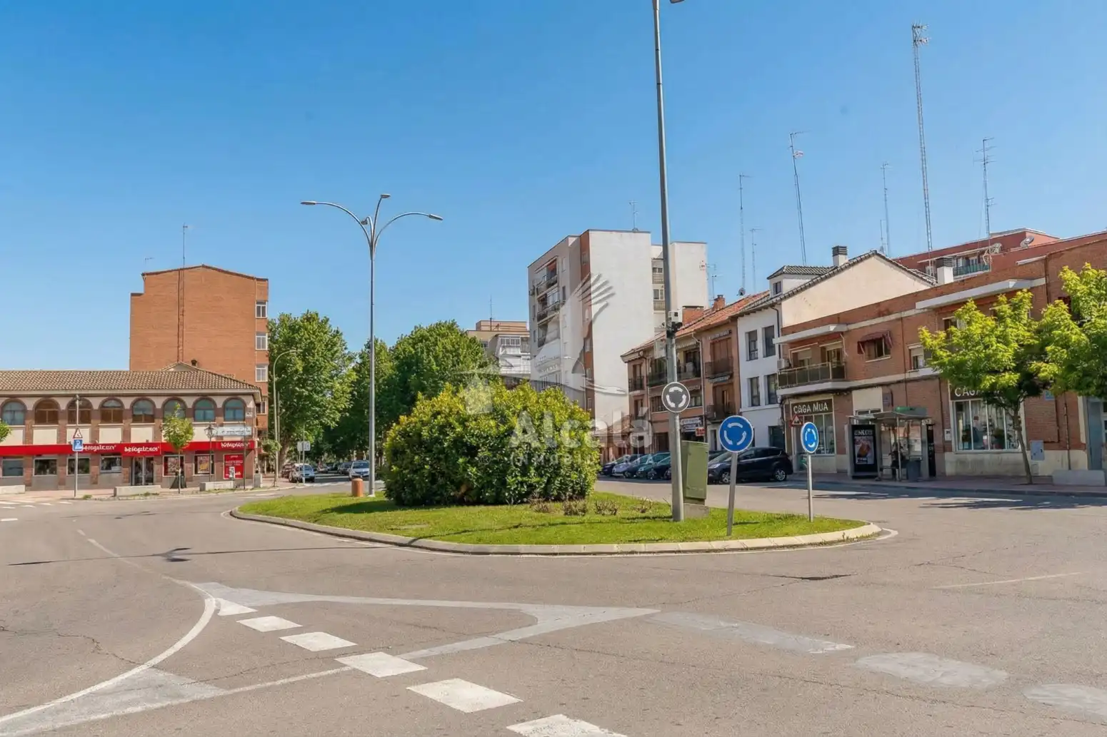 Vista exterior de Pis en venda en Alcalá de Henares amb Calefacció