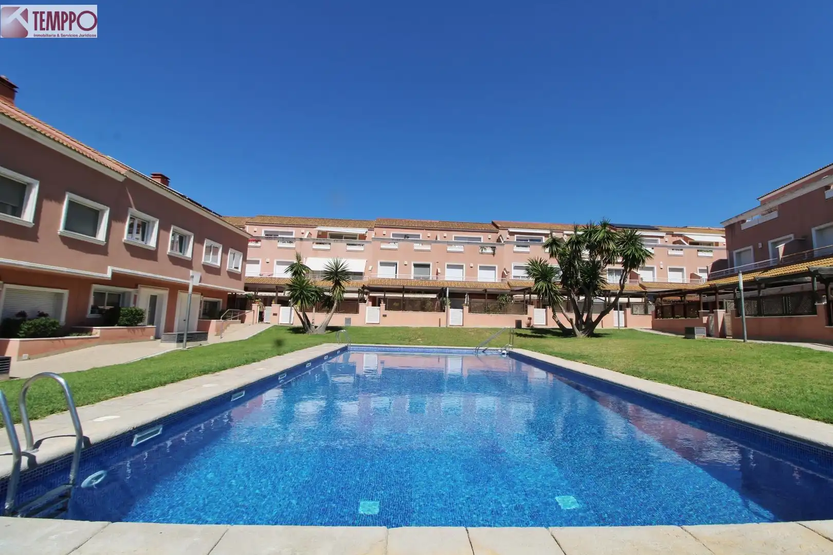 Piscina de Casa adosada en venda en El Vendrell amb Calefacció, Jardí privat i Terrassa