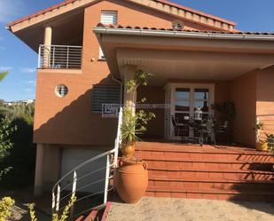 Exterior view of House or chalet for sale in Cáceres Capital  with Terrace and Swimming Pool