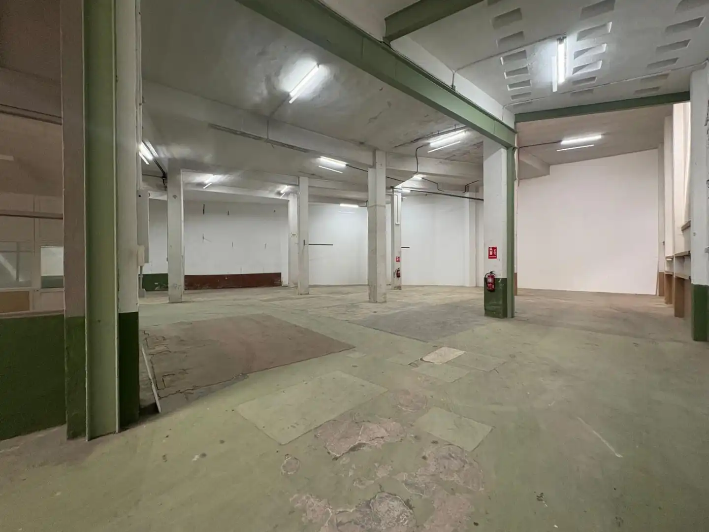 Local comercial de lloguer a CALLE IV