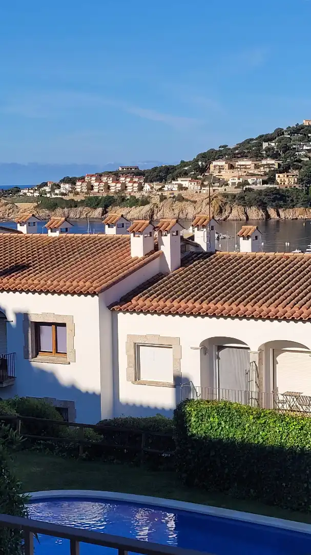 Vista exterior de Casa adosada en venta en Sant Feliu de Guíxols con Calefacción, Terraza y Amueblado