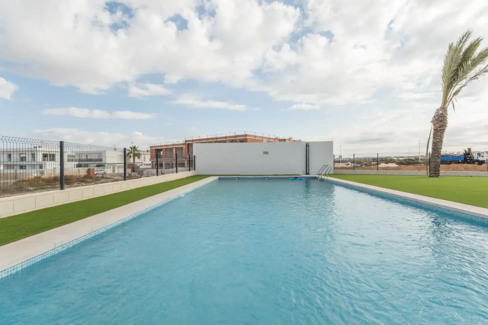 Piscina de Casa adosada en venda en Santa Pola amb Aire condicionat, Calefacció i Moblat