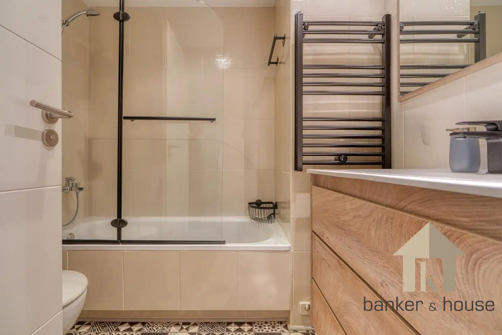 Badezimmer von Dachboden zum Verkauf in Barcelona mit Klimaanlage, Heizung und Terrasse