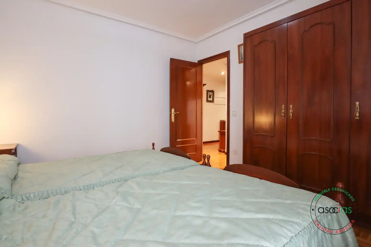 Habitación de Piso en venta en Oviedo  con Calefacción, Parquet y Terraza