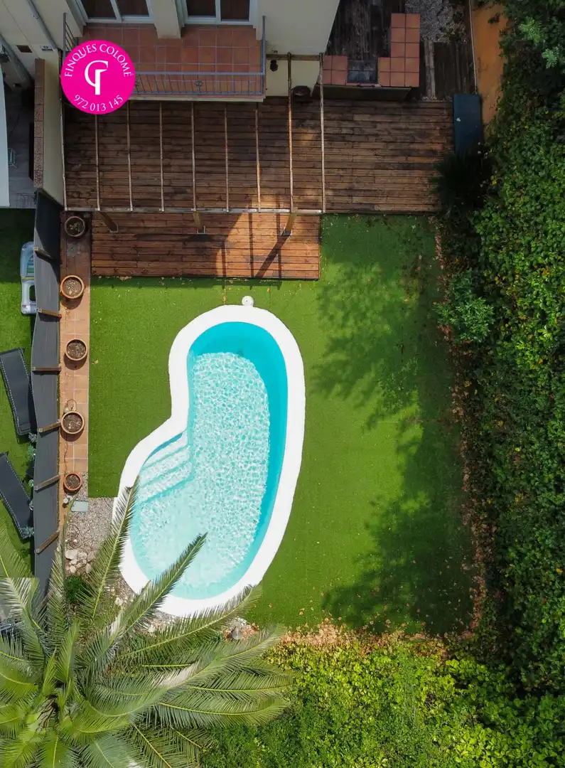 Piscina de Casa adosada en venda en Girona amb Aire condicionat, Calefacció i Traster