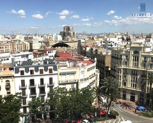 Vista exterior de Àtic en venda en  Valencia Capital amb Aire condicionat, Terrassa i Balcó