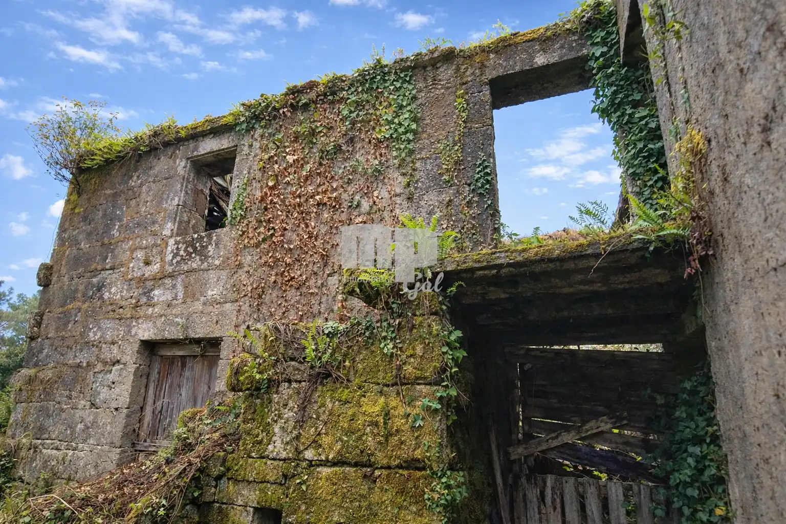 Vista exterior de Finca rústica en venda en Redondela amb Jardí privat