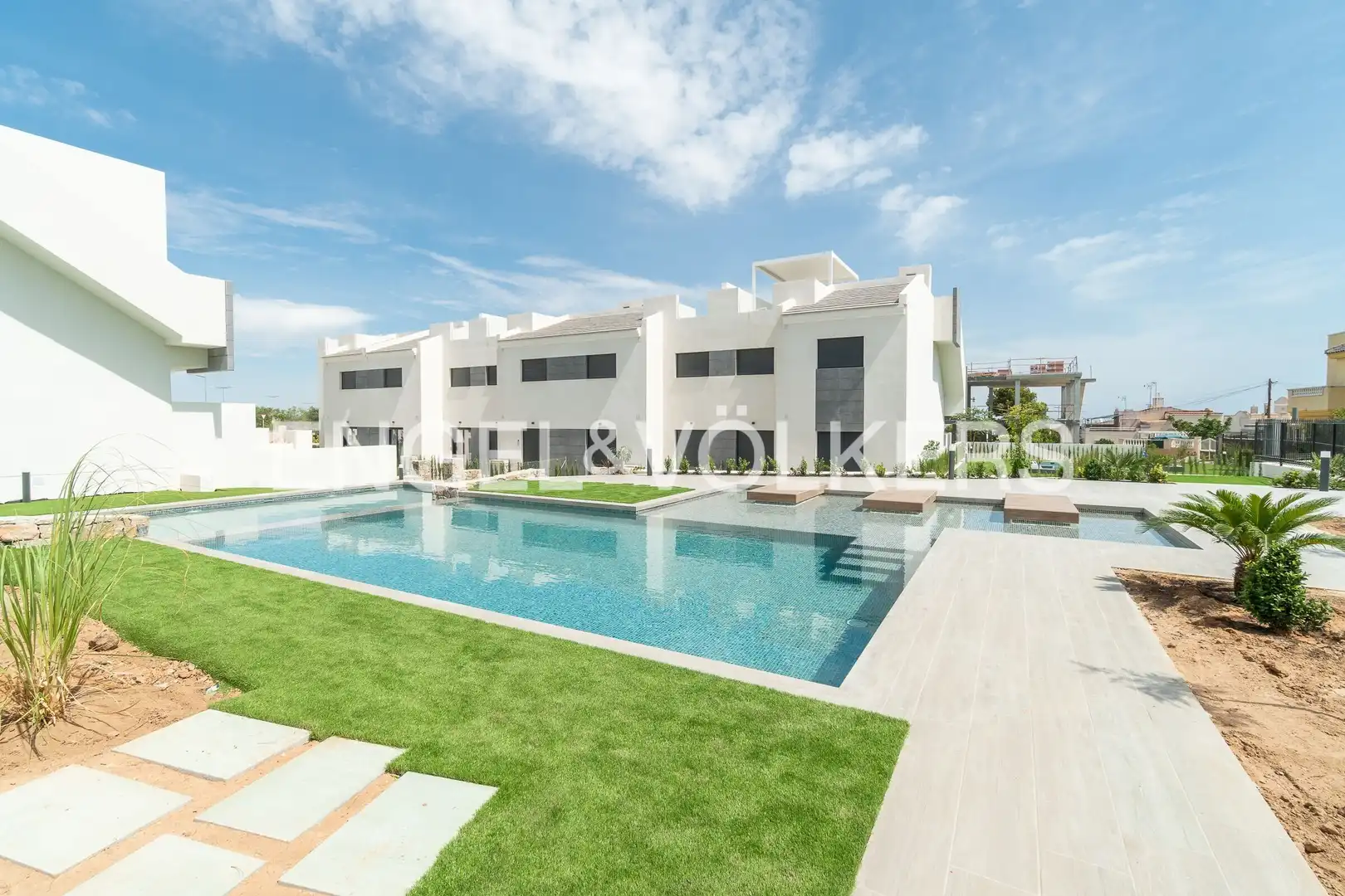 Piscina de Pis en venda en Torrevieja amb Aire condicionat, Calefacció i Jardí privat