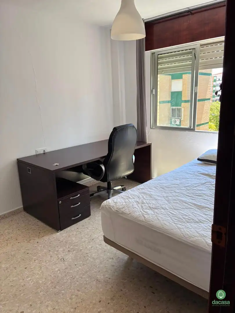 Habitación de Piso para compartir en Huelva con Amueblado y Balcón