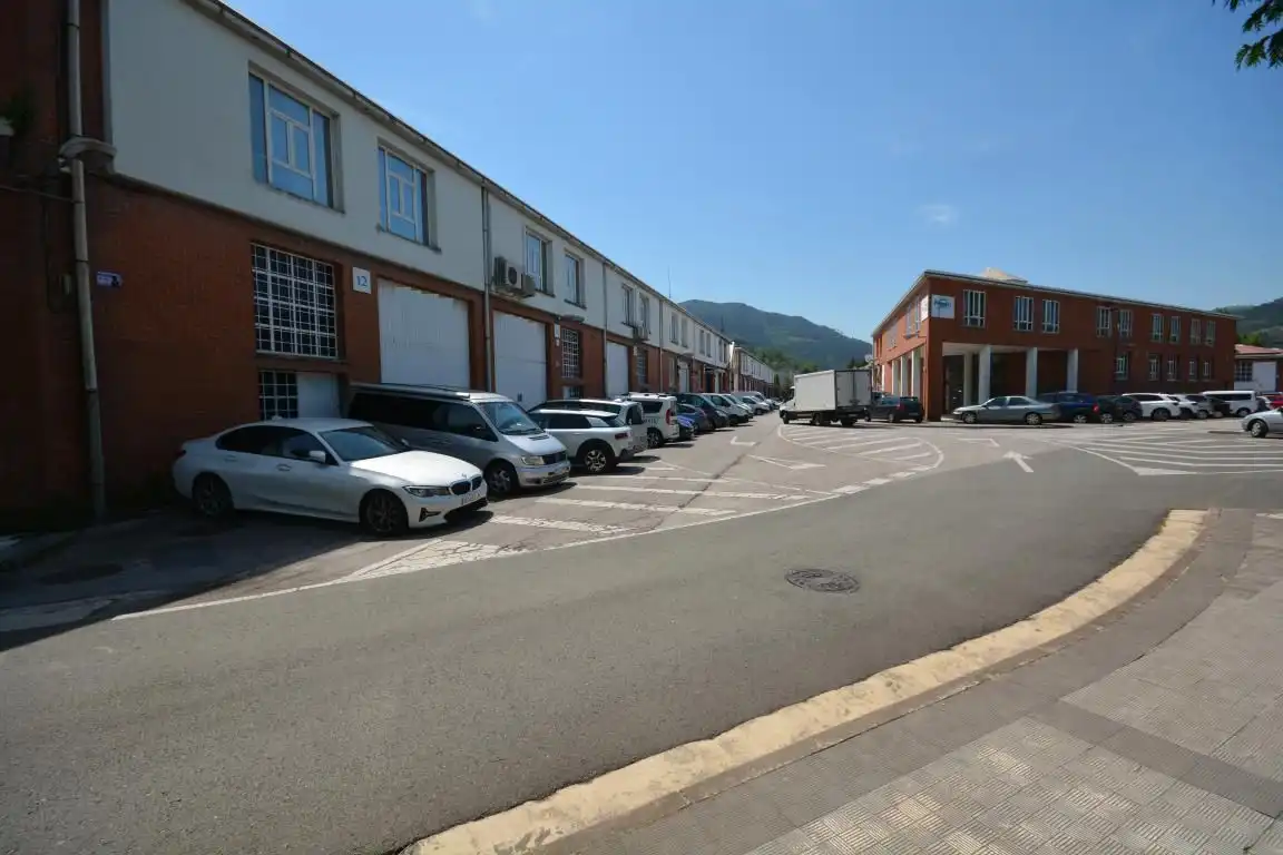 Aparcament de Nau industrial en venda en Lasarte-Oria
