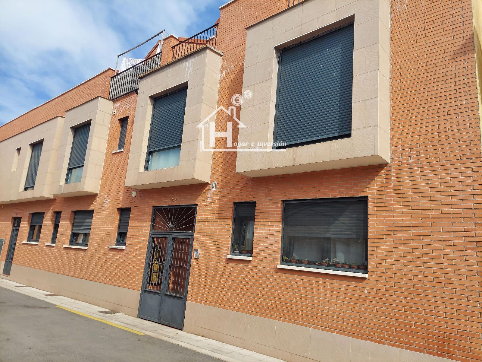 Exterior view of Attic to rent in Marchamalo  with Heating, Terrace and Storage room