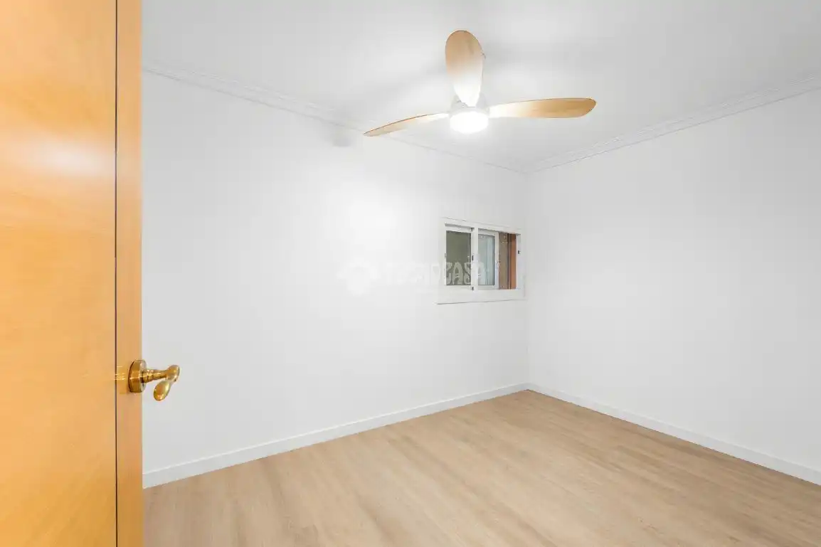 Bedroom of Flat for sale in Madrid  with Air Conditioner