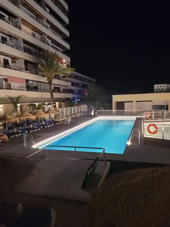 Piscina de Apartamento en venta en Torremolinos con Aire acondicionado, Calefacción y Piscina