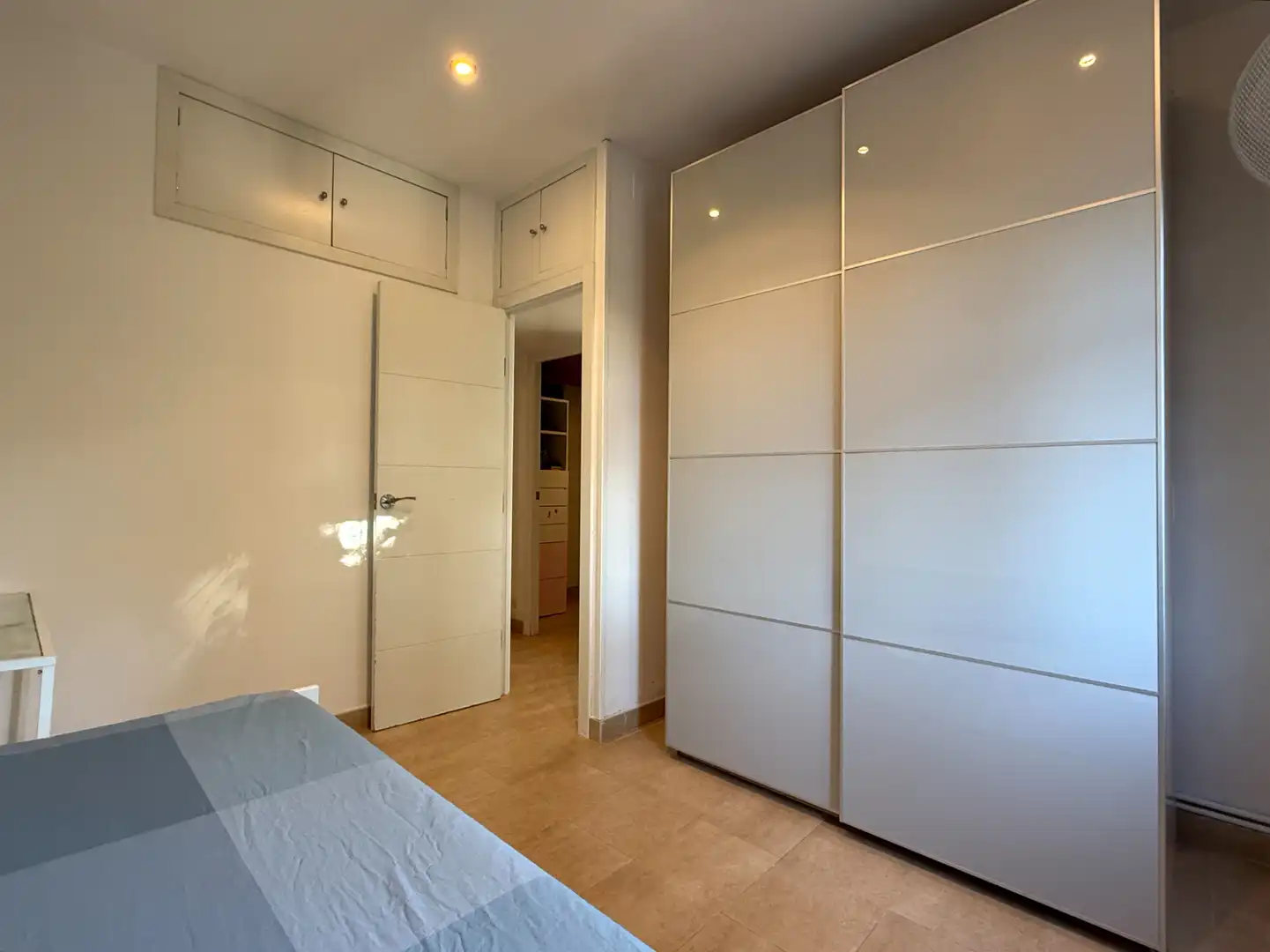 Habitación de Casa adosada en venta en Barcelona con Aire acondicionado, Calefacción y Jardín privado