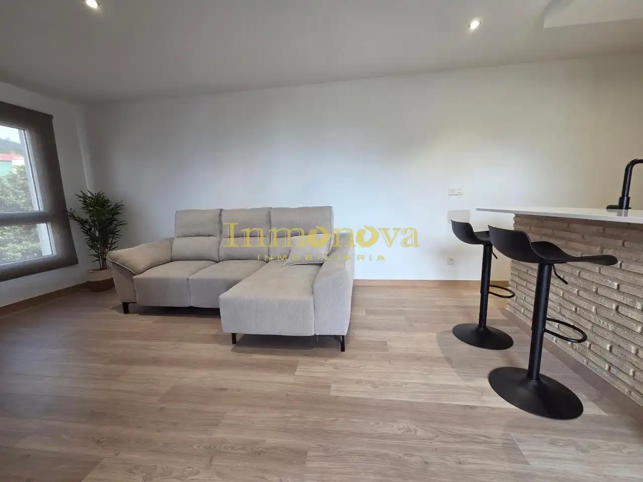 Living room of Flat for sale in Cangas   with Heating, Terrace and Storage room