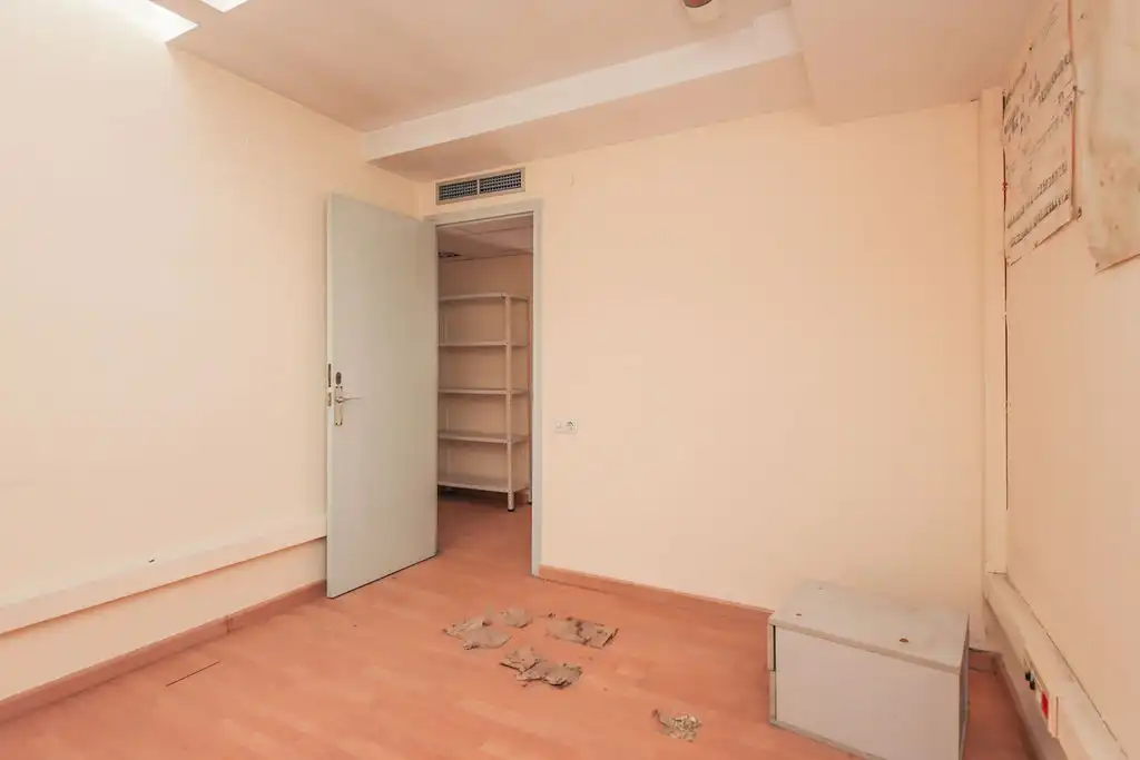 Büro zum Verkauf in C/ Doctor Ferrán , Ponent