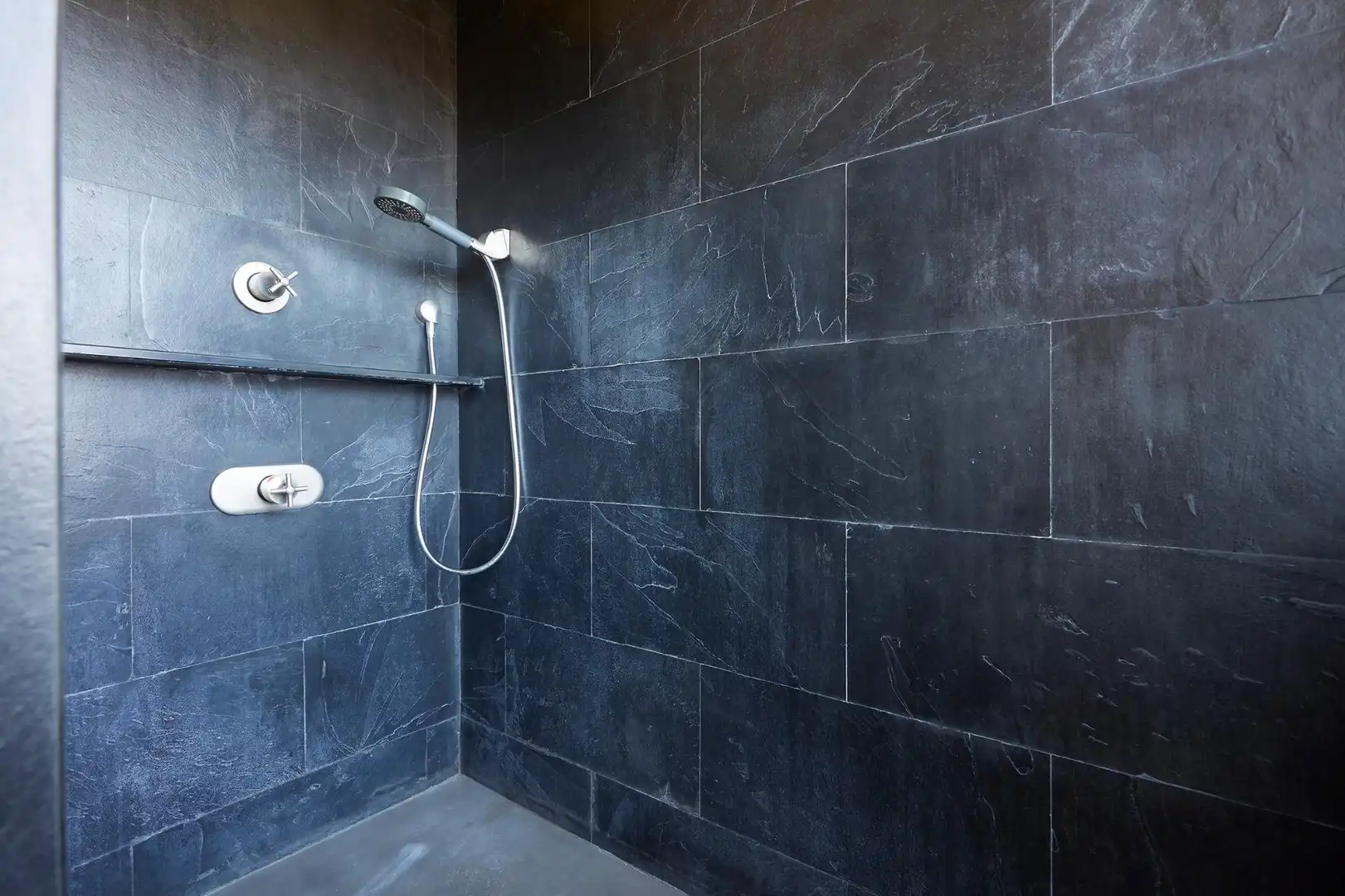 Badezimmer von Wohnung zur Miete in Barcelona mit Klimaanlage, Terrasse und Abstellraum