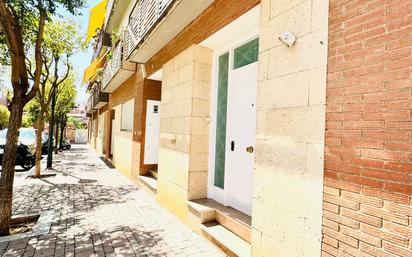 Vista exterior de Casa adosada en venda en Reus amb Aire condicionat, Terrassa i Balcó