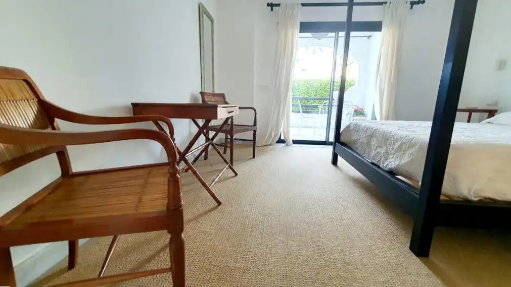 Dormitori de Apartament de lloguer en Sotogrande amb Aire condicionat, Calefacció i Terrassa