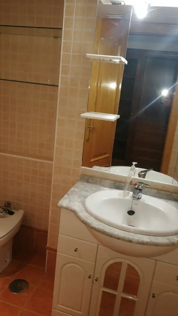Baño de Piso de alquiler en Talavera de la Reina con Aire acondicionado, Calefacción y Parquet