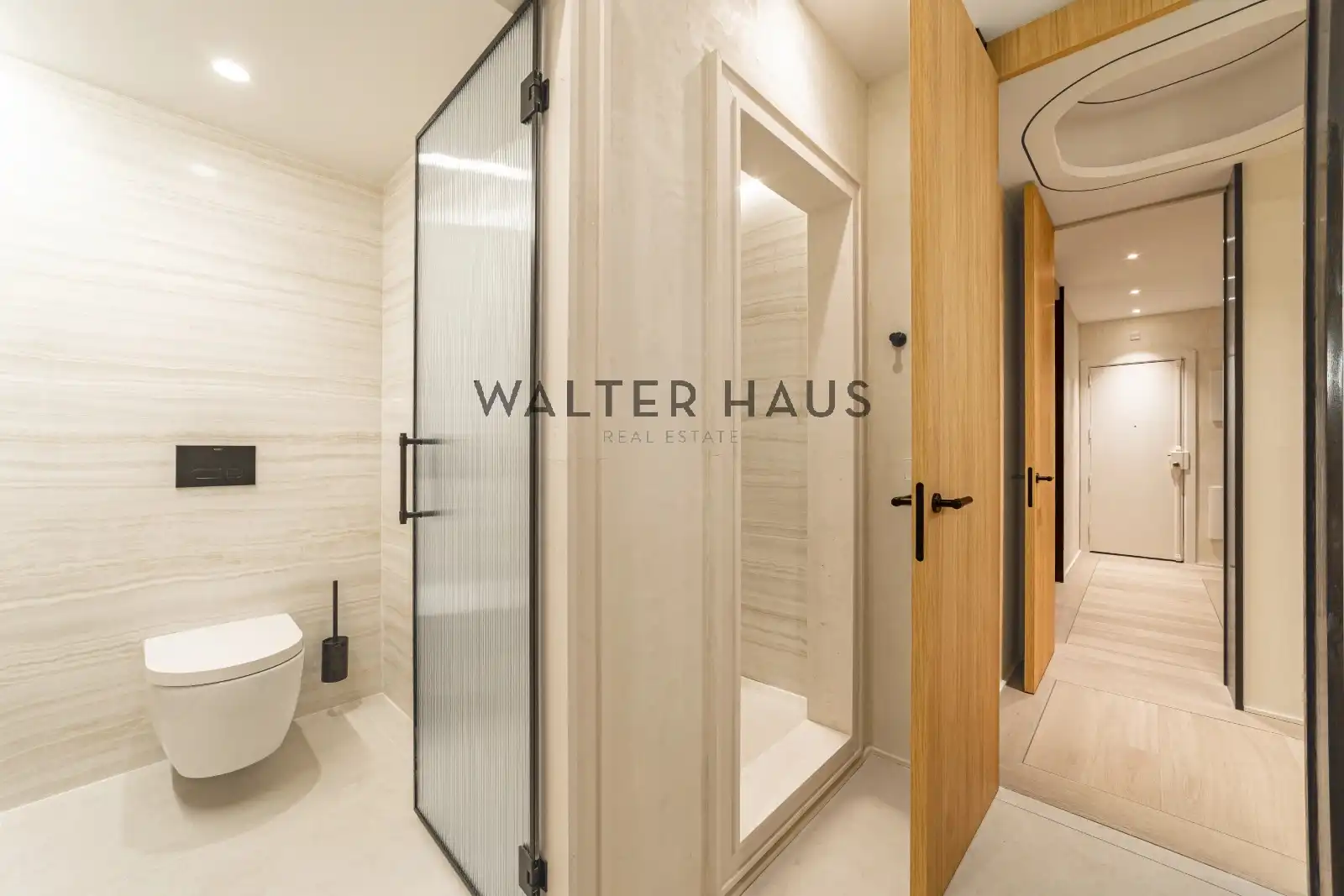 Bathroom of Flat for sale in Madrid  with Air Conditioner, Heating and Oven