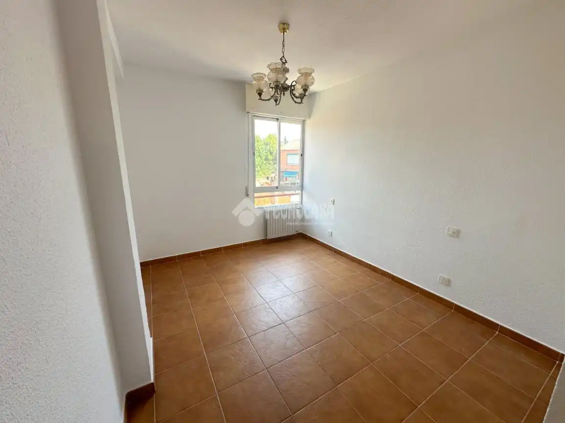 Schlafzimmer von Einfamilien-Reihenhaus zum Verkauf in Collado Villalba mit Heizung, Abstellraum und Alarm