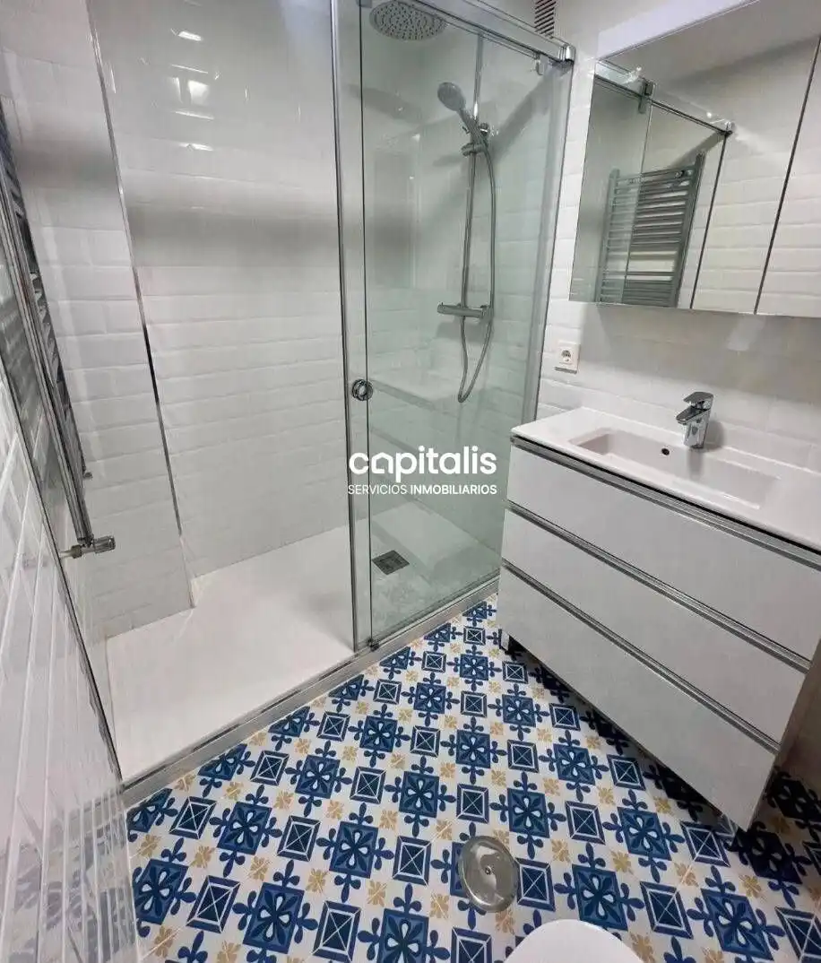 Badezimmer von Wohnung zum Verkauf in Madrid mit Klimaanlage, Heizung und Abstellraum