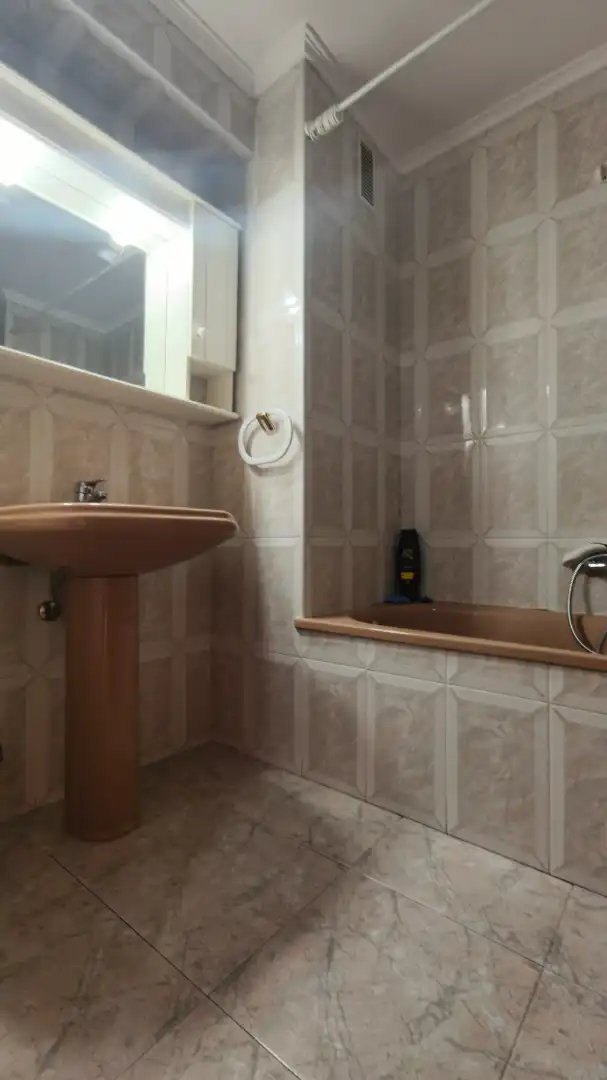 Bany de Pis en venda en Avilés amb Calefacció, Parquet i Traster