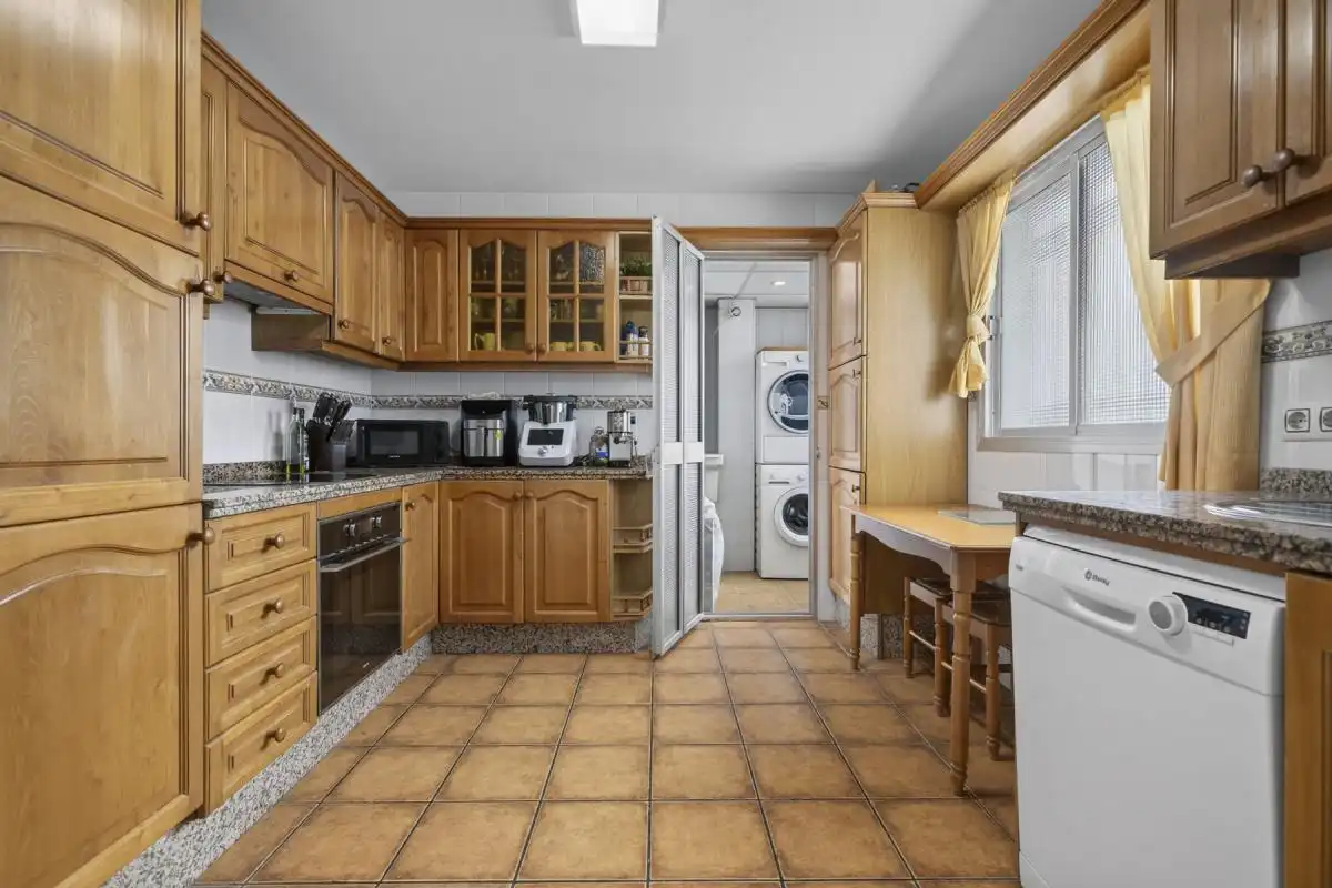 Kitchen of Flat for sale in Sevilla  with Air Conditioner and Heating