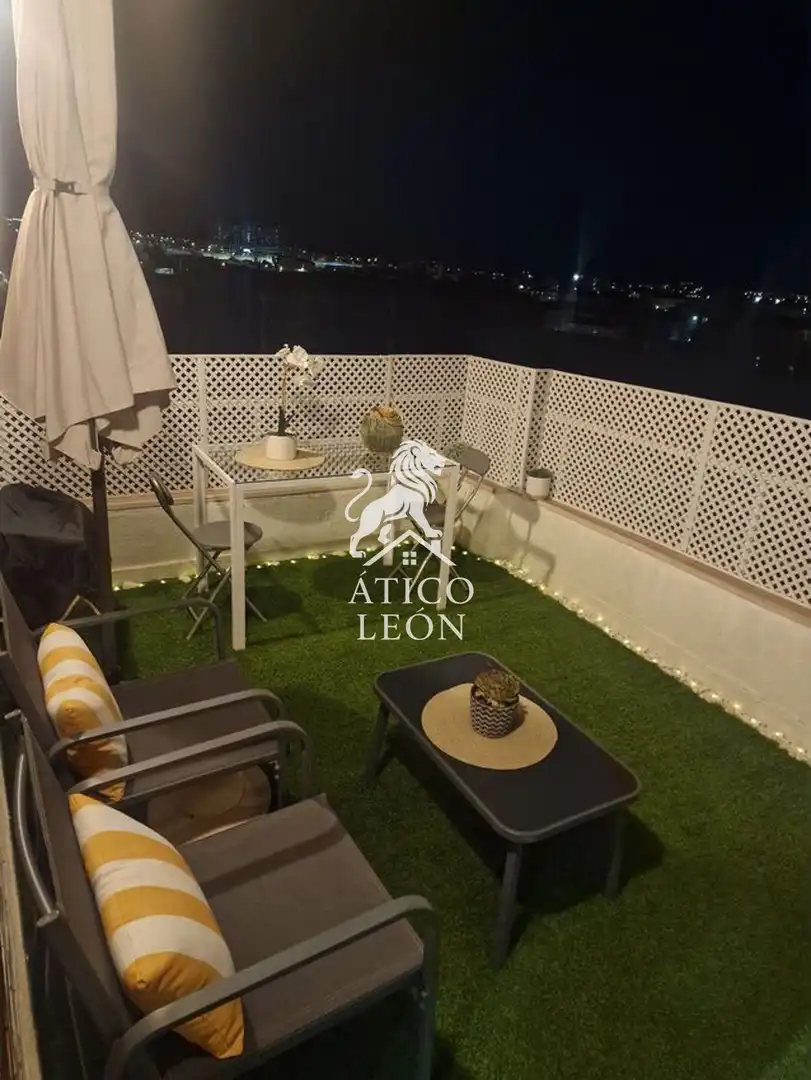 Terrassa de Àtic en venda en León Capital  amb Calefacció, Parquet i Terrassa