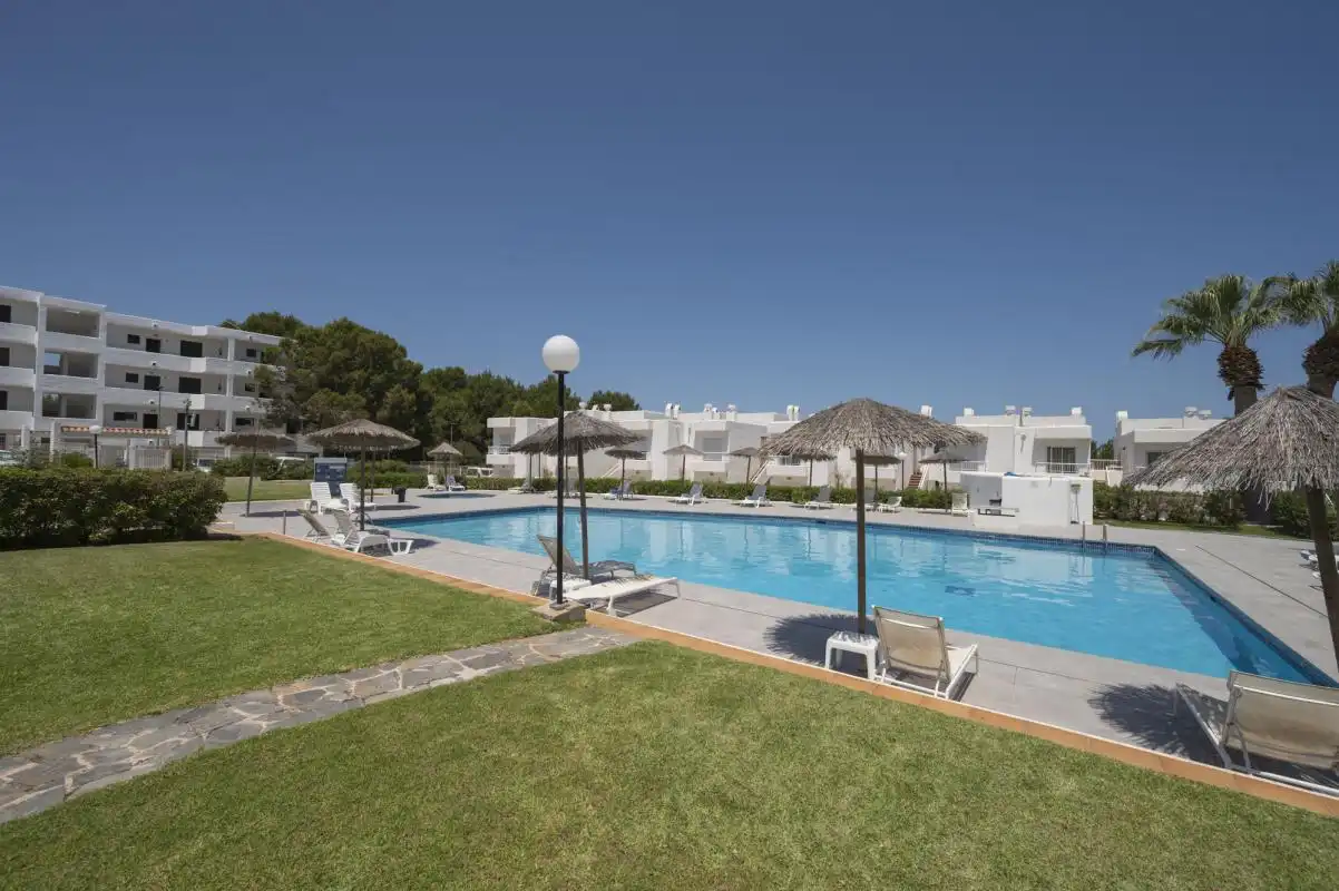 Piscina de Pis en venda en Sant Josep de sa Talaia amb Aire condicionat, Calefacció i Jardí privat