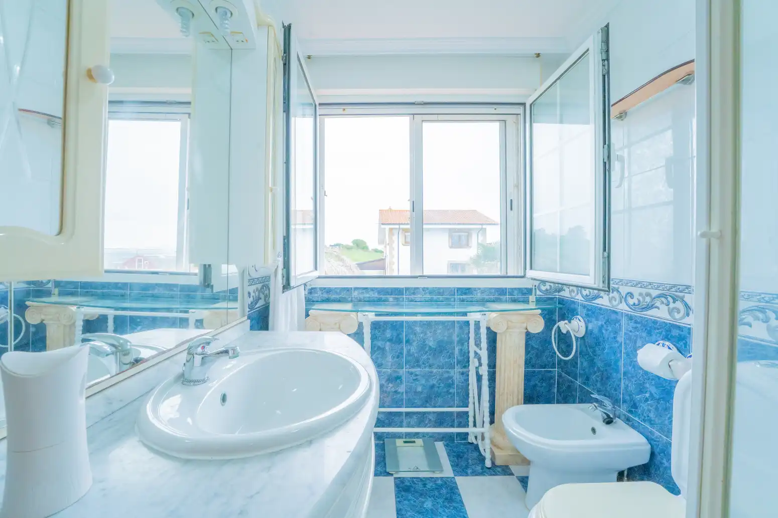 Bathroom of Houses for sale in Cueto