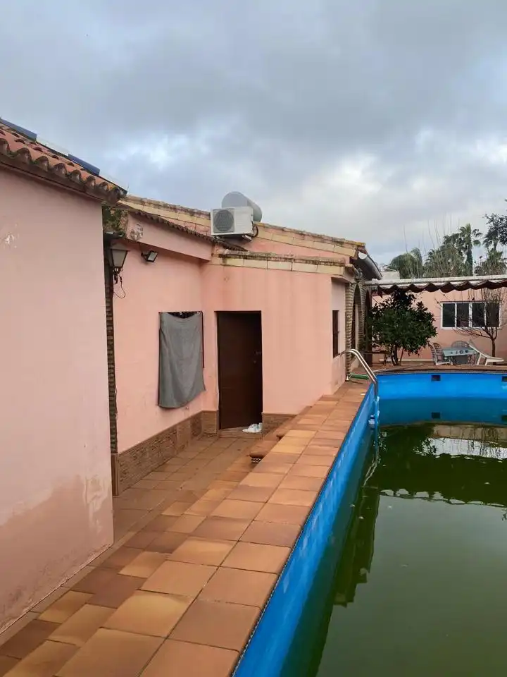 Piscina de Casa o xalet en venda en Dos Hermanas amb Aire condicionat, Jardí privat i Piscina