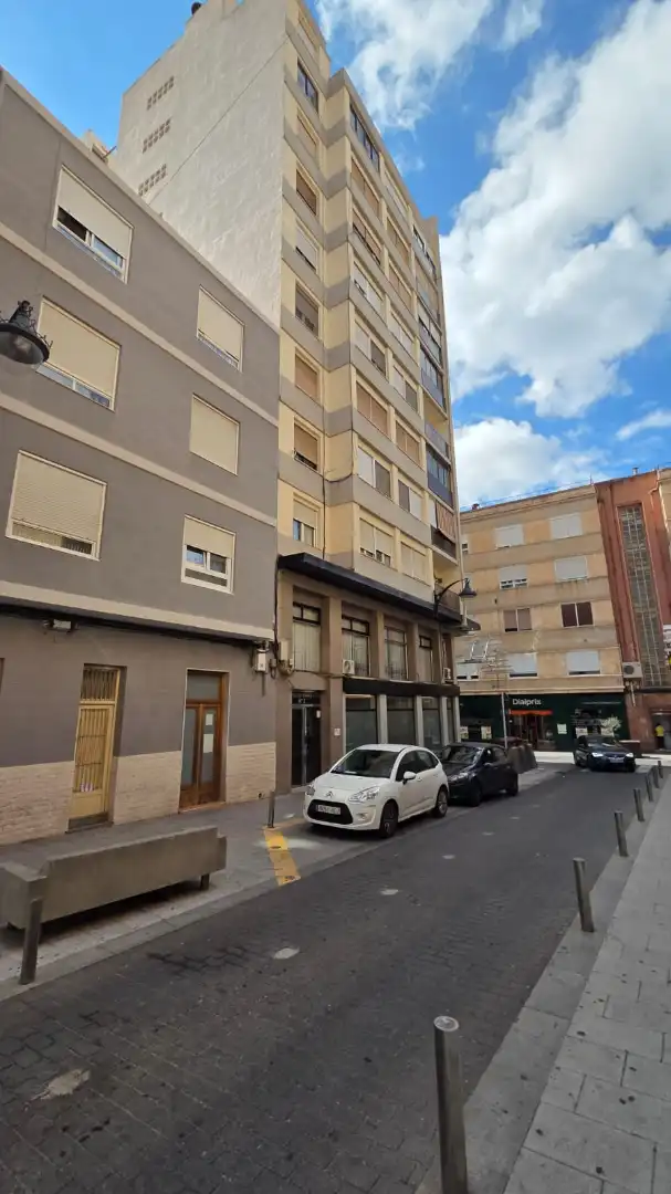 Vista exterior de Pis en venda en Elda amb Aire condicionat i Balcó