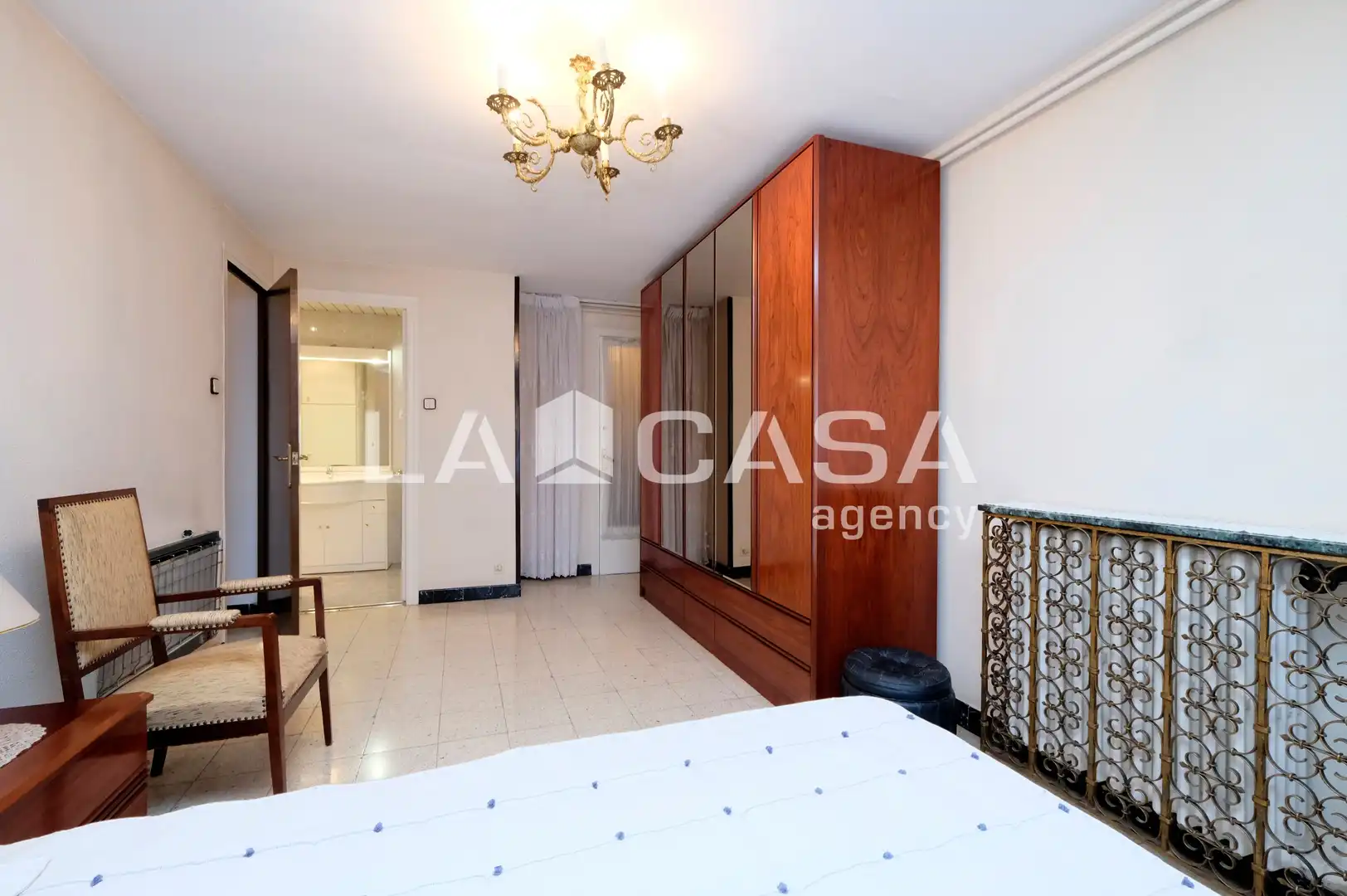 Piso en venta en Barcelona con Calefacción y Balcón