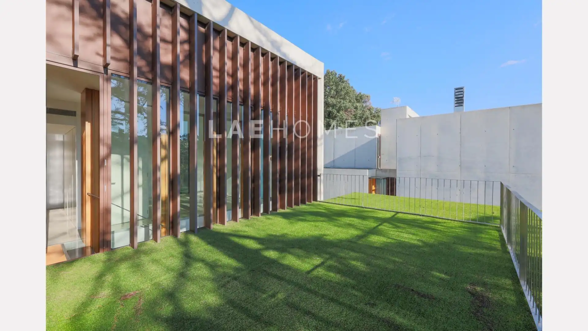 Vista exterior de Casa o chalet en venta en Sant Cugat del Vallès con Aire acondicionado, Calefacción y Jardín privado