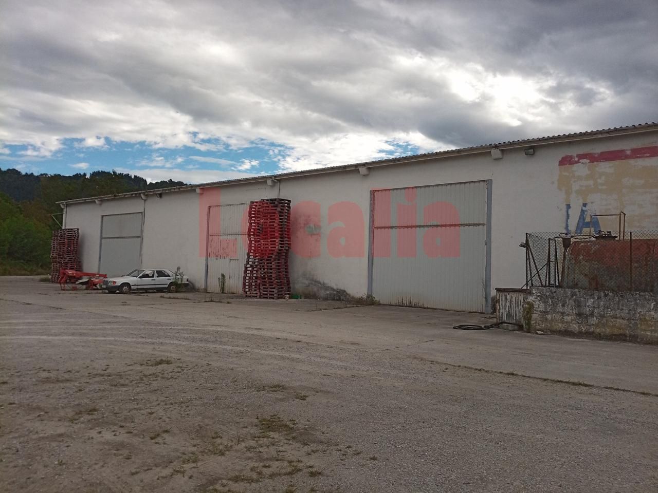 Vista exterior de Nau industrial de lloguer en Arenas de Iguña