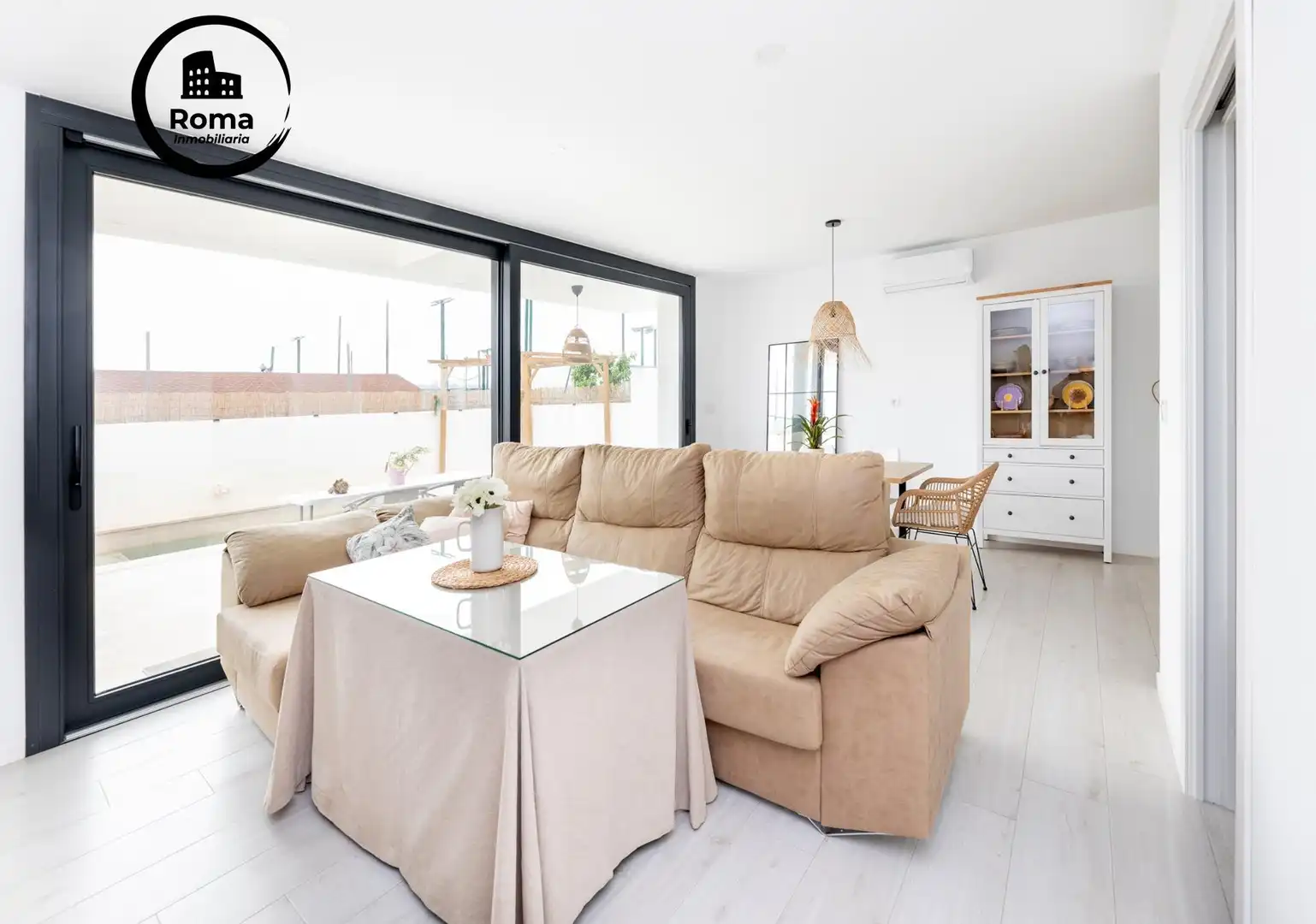 Sala d'estar de Casa o xalet en venda en La Zubia amb Terrassa i Piscina
